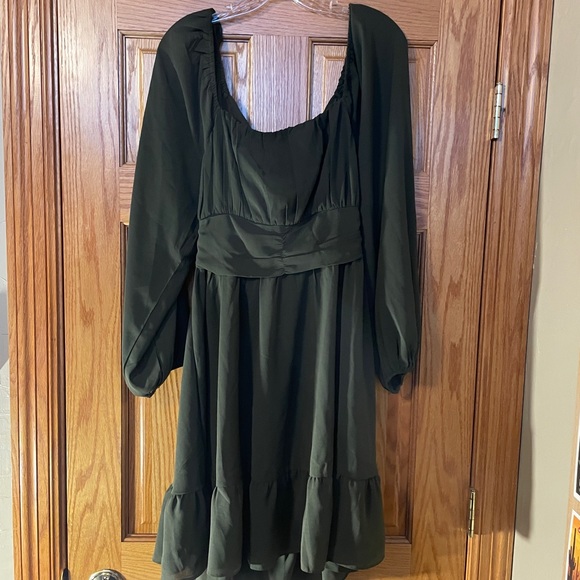 Dark Green Dress - Picture 2 of 3